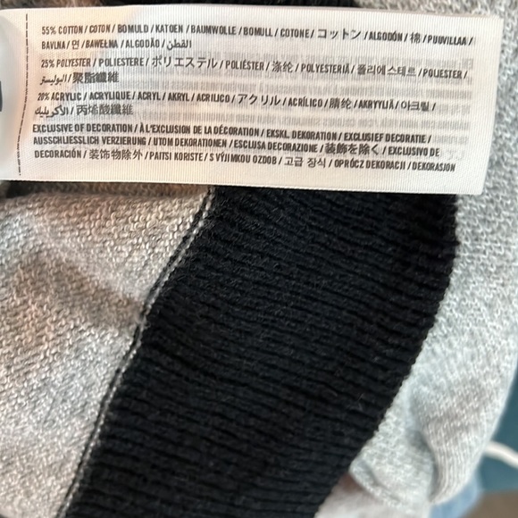 Cute hollister panda sweater. 🐼 - Picture 4 of 4